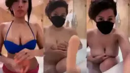 Jembut Basah Menggoda Di Bak Mandi