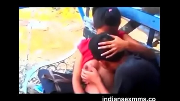 Desi Bidadari Menggoda Dengan Payudara Yang Menggiurkan Untuk Dihisap