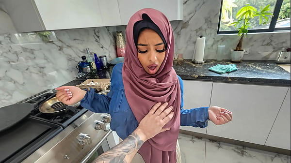 Istri Berhijab Yang Bergairah Ingin Selamatkan Pernikahan Dengan Belajar Oral Dan Bicara Kotor – Hijablust
