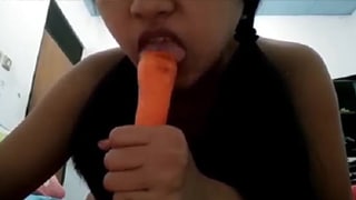 Mahasiswi Colmek Pake Wortel Sampe Basah Kuyup.