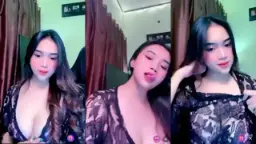 Naya Sensual Panas Julurkan Lidah Menggoda Birahi
