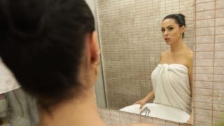 Sapphire Lapiedra Mengintip Dan Beruntung Dengan Teman Sekamar