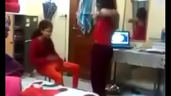 Funny Di Hostel, Bikin Horny Sambil Ngomong Hindi.