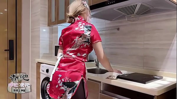 中华娘cos太骚了，直接骑上去干到爽。