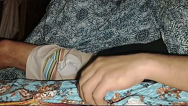 Ibu Tiri Gila Nafsu Semalem Bikin Aku Puas, Jari Masuk Ke Lubangnya Sampe Muncrat Berair.