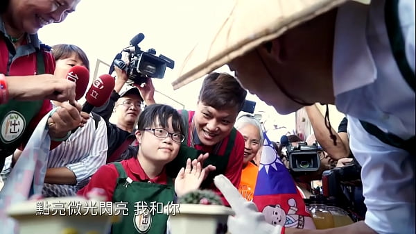 韩国瑜官方频道激情点燃微光mv，撩拨心弦的视觉盛宴