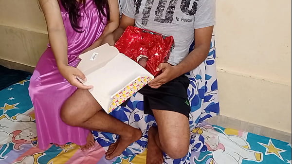 Ibu Tiri India Dapat Kejutan Kue Spesial Di Ulang Tahun Dengan Suara Serak Menggoda