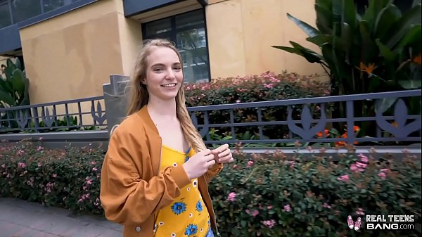 Remaja Nyata – Gadis Rusia Mungil Diterjang Hingga Rekah
