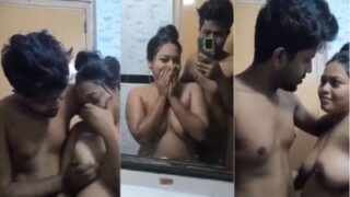 Mesum Banget, Ngewe Di Kamar Mandi Sama Pacar Montok Sambil Mainin Toket Gede.