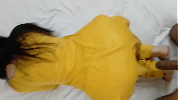 Bokep Tante India Montok Digebrak Sapi Gaya Doggy, Crot Di Pantat Gede.