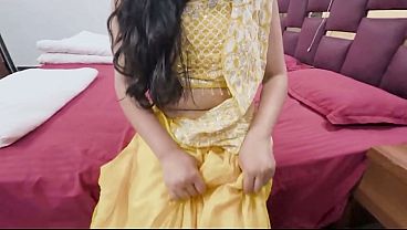 Bhabhi Bas Gili Chut Se Hi Mita Sakti Hai Gussa, Jab Devar Ka Khoon Khaula Ho.