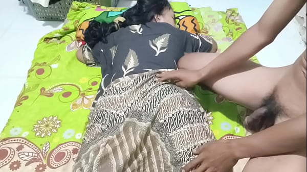 Ngentot Bu Ratna, Istri Seksi Yang Lagi Kesepian Dan Butuh Perhatian.