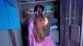 Desi Pembantu Montok Ketahuan Colong Celana Dalem Majikan, Trus Suaminya Ngewein Memek Bulu Lebat Gaya Doggy Pake Audio Hindi