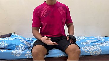 Ibu Tiri Bantu Anak Tiri Yang Luka Mandi, Malah Godain Dia. Akhirnya Nyepong Kontolnya, Sebelum Digenjot Keras.