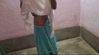 Desi Cewek Super Seksi Baru Jilat Kontol Panjang