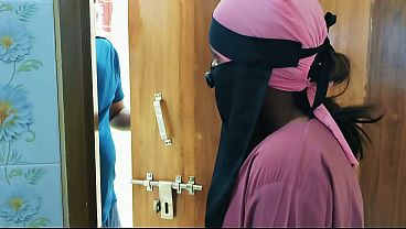 Step-sis Temen Kuliah Hijab Panas Goyangin Pantat Di Kamar