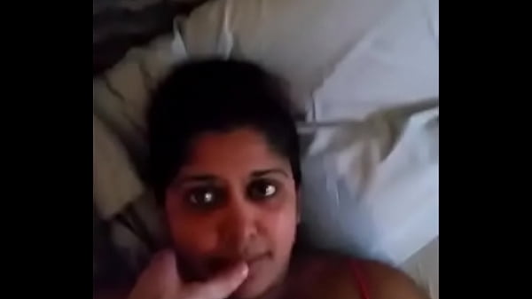 Wanita India Seksi Dengan Tubuh Menggoda