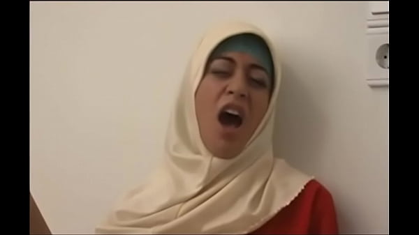 1101689 Cewek Arab Jilbab Panas, Siap Digoyang