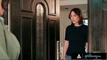 Sarah Arabic Nempok Kasih Komandan Lama Casey Calvert, Bikin Dia Merem Meleleh