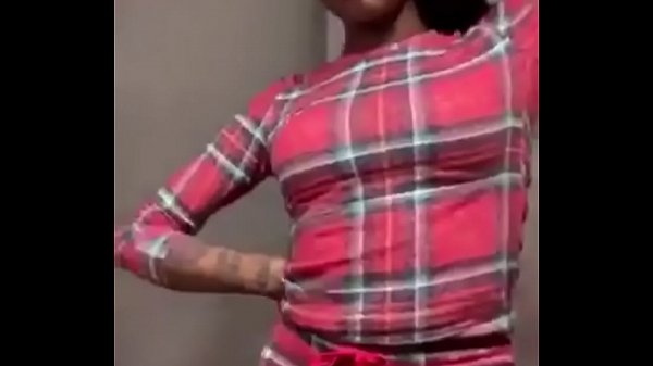Asian Doll Goyangin Pantat Montoknya Di Instagram Live Sambil Lipsync Lagu Baru, Bikin Pengen Gigit.