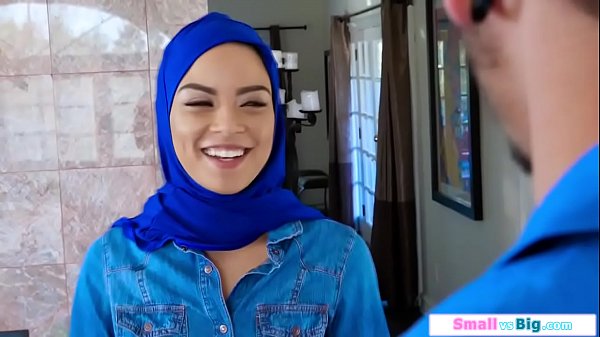 Gadis Arab Mungil Digebuk Dua Pria Besar Sampai Meraung.