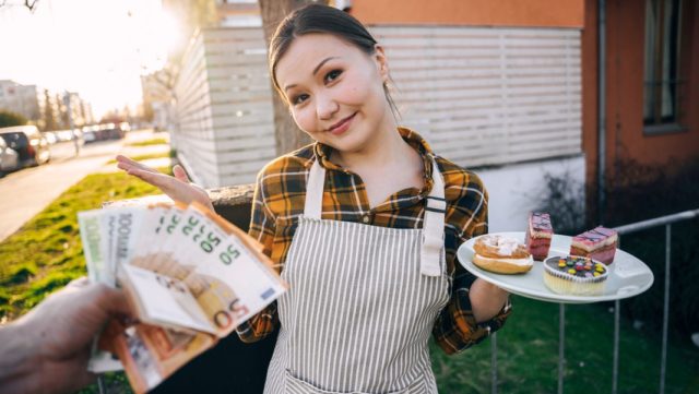 Agen Umum – Kue Krim Dan Mani Di Dalem
