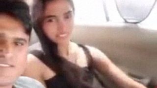 Colg Cewek Delhi Sajeetha Digojlok Di Dalem Mobil.