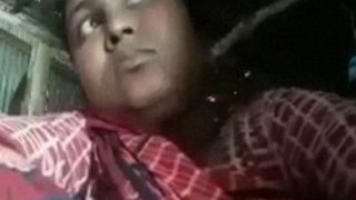 Ibu Rumah Tangga Bangladesh Yang Belum Puas, Mainin Dildo Sambil Ngocok Memek.