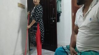 Istri Montok Bantu Suami Mainin Kontol, Pasutri Desi Ngewe Panas