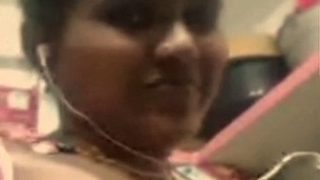 Tonton Video Chat Pamer Tetek Desi Yang Bikin Makin Panas