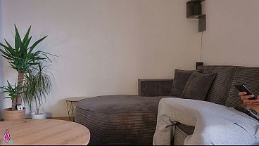 Ibu Tiri Ngeliat Kontol Anak Tiri Tegang Pas Bersihin Rumah, Langsung Bantu Dia Crot Di Pantat Gede Bulatnya.