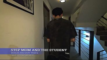 Ibu Tiri Lagi Ngajarin Muridnya Yang Panas, Sampai Bikin Meja Goyang-goyang.
