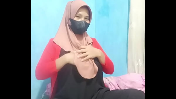 Gadis Hijab Ngewek Pakai Dildo Sampai Crot Kebangetan