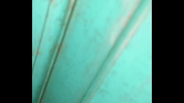 Ngepoin Istri Tetangga Kost Yang Sengaja Buka Kamar Pas Suami Cabut, Malah Diajak Main Kontol.