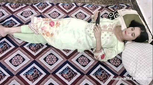 Cewek India Nonton Bokep Di Hp, Langsung Digebukin Keras Sama Kakak Tiri – Suara Hindi