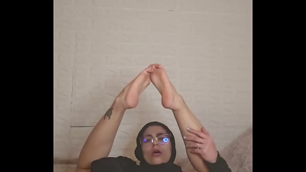 Ibu Rumah Tangga Arab Mia Pakai Niqab, Kaki Seksi Menggoda Koleksi Panas