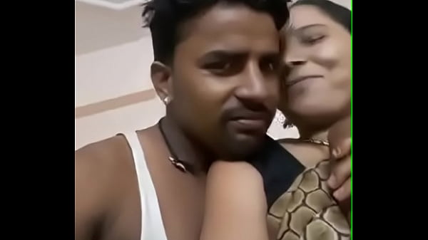 Desi Tante Montok, Susu Gede Ditekan-tekan