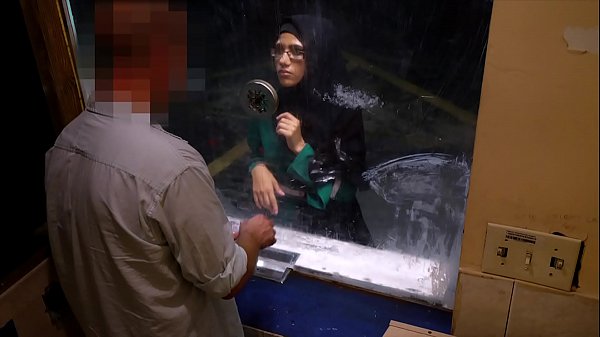 Arab Gentayangan – Cewek Arab Nekat Ngewe Demi Duit Di Motel Kumuh