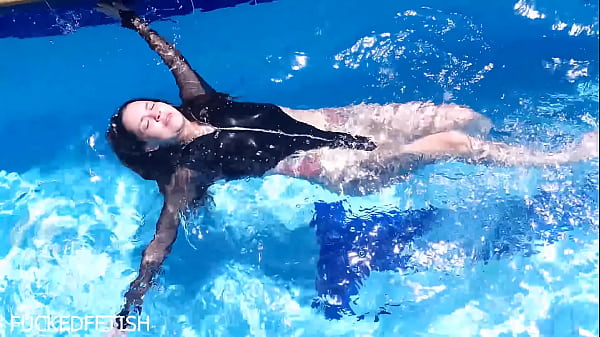 Bikini Basah Nempel Di Tubuh Jessica Bunny Pas Lagi Nyebur