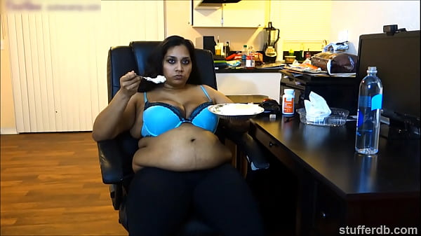 Desi Rose Ngacengin Banget Liat Pie, Pengen Dijilat Sampe Basah!