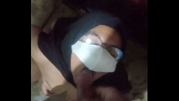 Cewek Indo Crot Di Kamar Mandi Sambil Nenggak Pipis Sendiri.