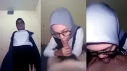 Kena Sepong Tante Hijab Di Hotel, Makin Tegang Pas Liat Jilbabnya Kebuka.