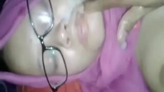 Seorang Ibu Tiri Montok Di Bangladesh Puas Dengan Air Mani Anak Tirinya Di Wajahnya
