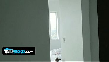 Blonde Montok Tiri Daisy Stone Banjir Air Mani Dari Kakak Tiri Yang Horny