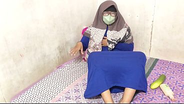 Cewek Hijab Indonesia Colmek Sambil Nahan Desahan Basah.