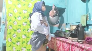 Siswi Sma Colmek Basah Di Dapur Sambil Nahan Desah