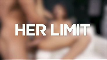 Gadis Asia Langsing Pakai Lingerie Pink, Badan Dilumuri Minyak, Kontolnya Ngencengin Lubang Pantatnya Sampai Meraung.