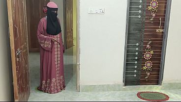 Aku Ngentot Step-sis-ku Karena Biarin Dia Main Game.