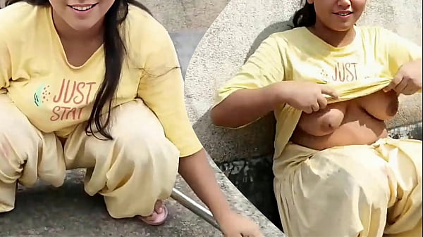 Janda Muda Montok Di Atap Rumah, Mainan Panas Sama Suami Orang, Video Mesum Desa Bikin Makin Erotis.