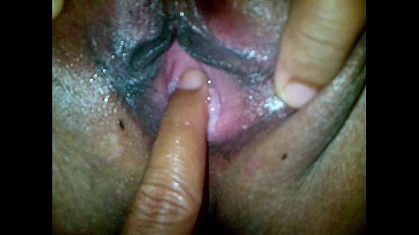 Mami Indonesia Montok, Ngentot Keras Pakai Empat Jari Di Memek Basah Kencang.